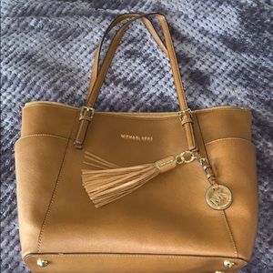 Michael Kors Jet Set tote 😍